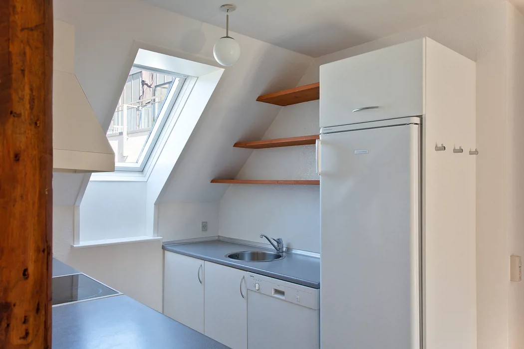 Charmerende 3-værelses lejlighed med synlige bjælker og altan i Herning midtby 1